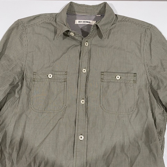 Button down - Picture 2 of 3